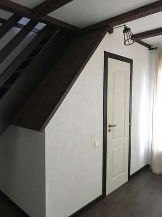 Гостевой дом Relax Бран Номер с кроватью размера «king-size» и балконом-7